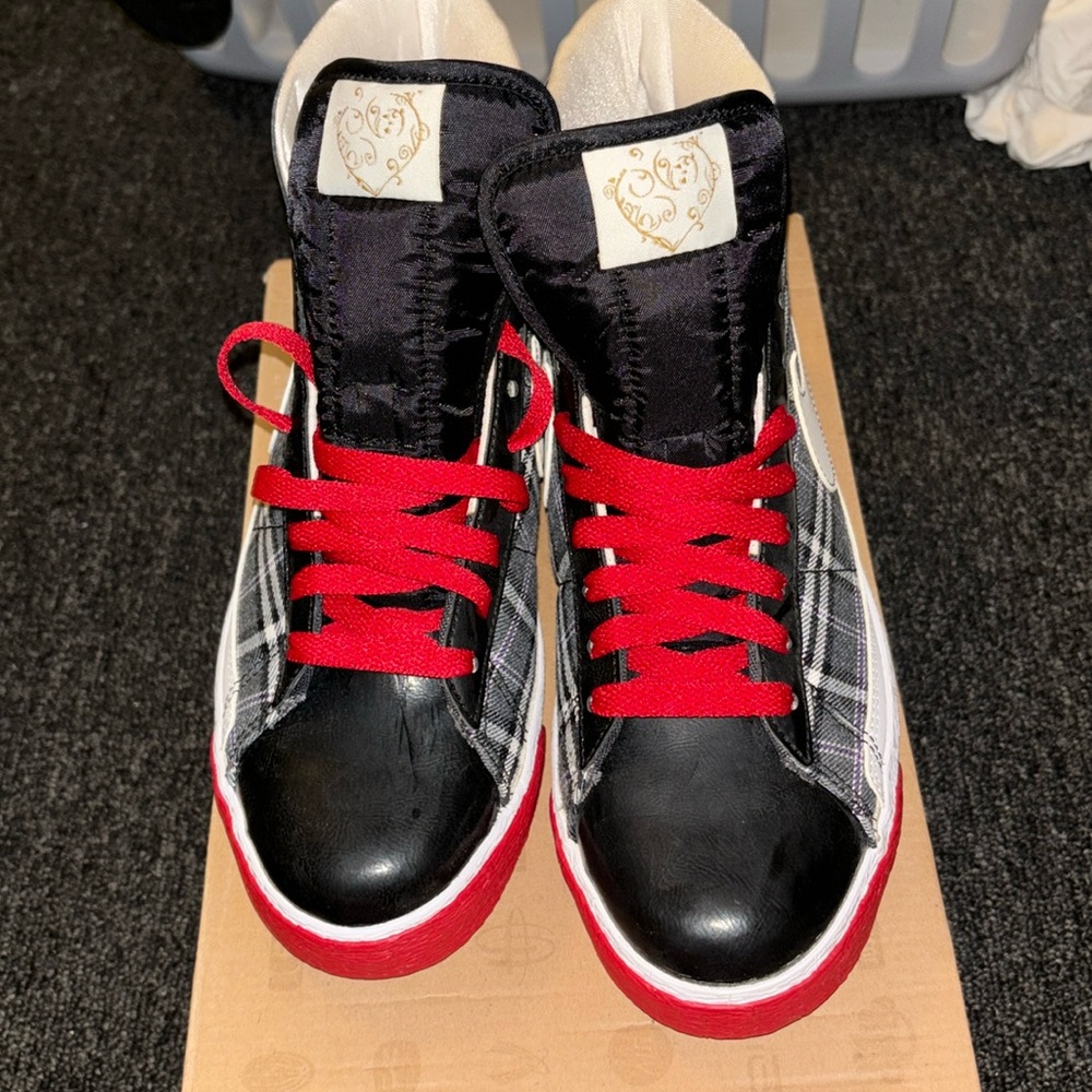 Nike Blazer Hightop Women’s 9 plaid print Red, black, and white.